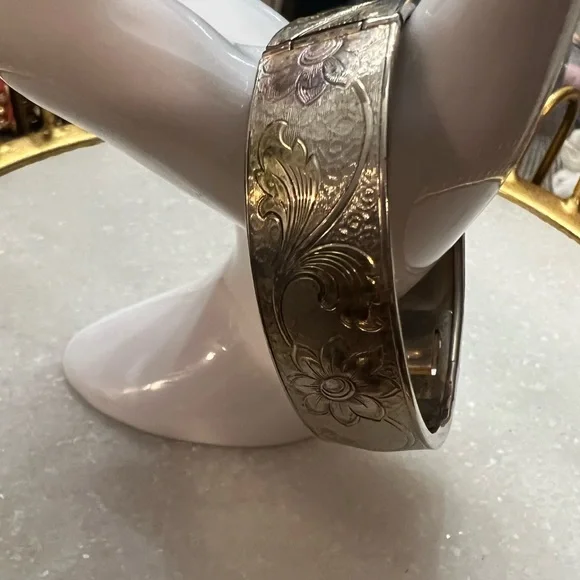 Vintage gilded gold on brass cuff bangle - Picture 4 of 6